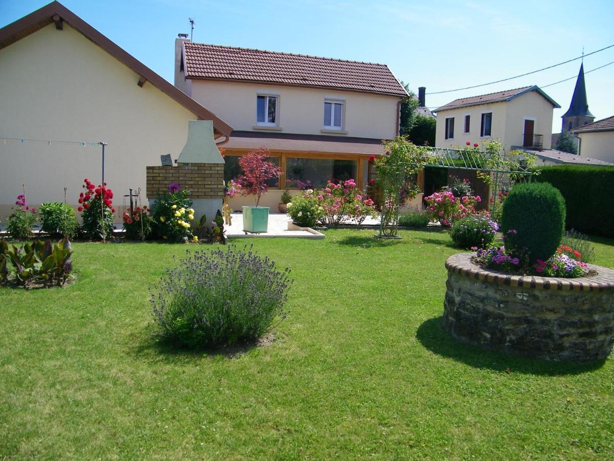 Au Pied Du Cognelot Bed and Breakfast Chalindrey Buitenkant foto